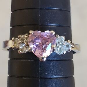 NWOT Pink Heart Ring in Silvertone - Size 11